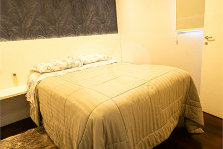 Apartamento à venda com 5 quartos, sendo 4 suítes,  em Parque Reboucas, São Paulo, SP