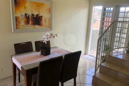 Casa à venda com 3 quartos, sendo 2 suítes,  em Jardim do Lago, Atibaia, SP