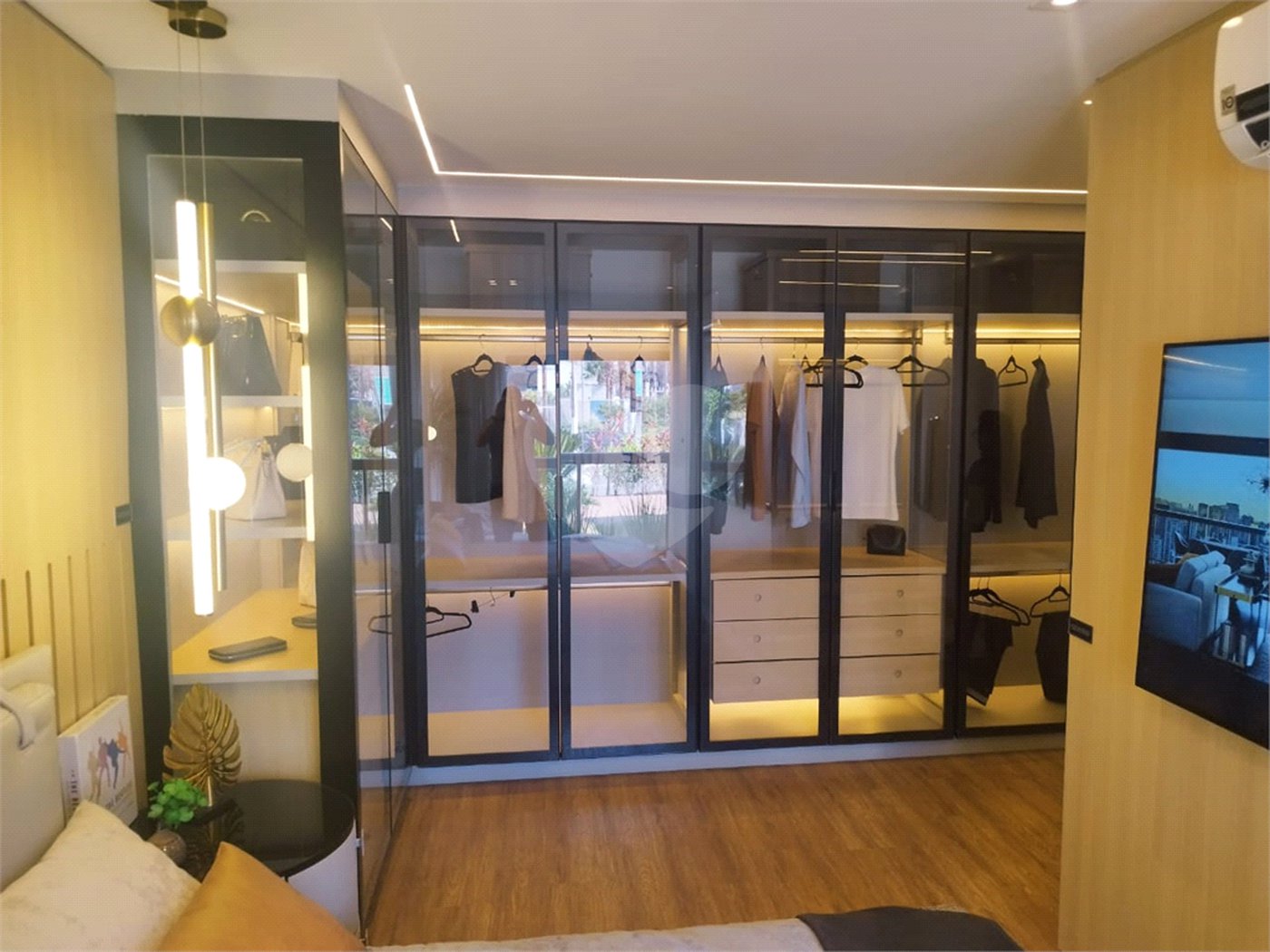 Apartamento à venda com 3 quartos, sendo 2 suítes, em Jardim das Acácias, São Paulo, SP