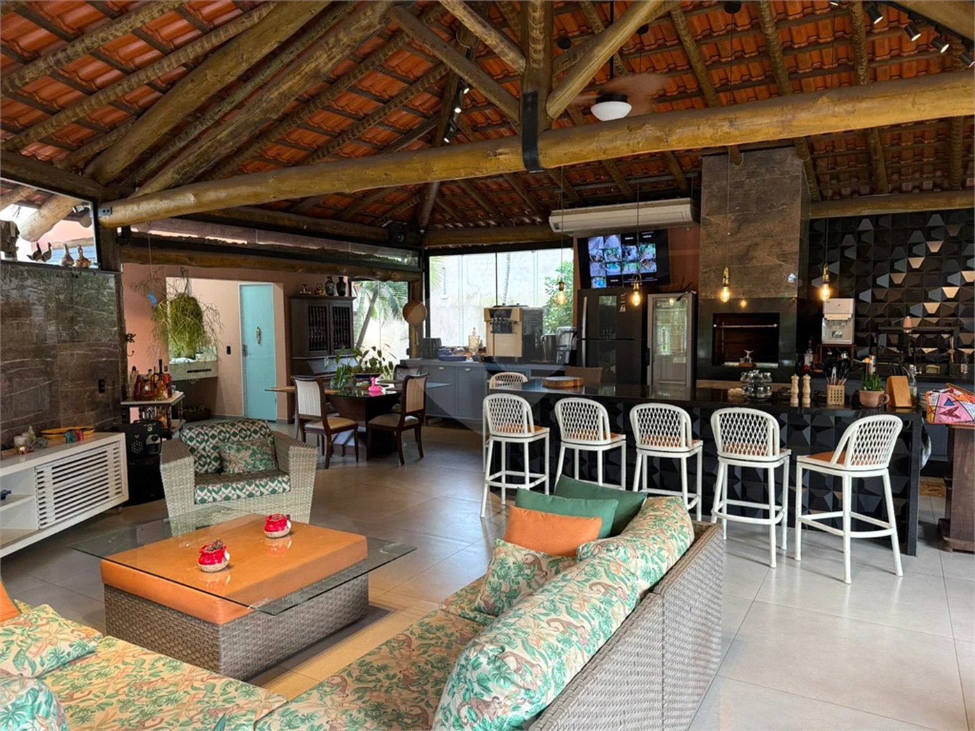 Chácara no Unileste, com espaço para eventos e cozinha industrial, na modalidade porteira fechada,