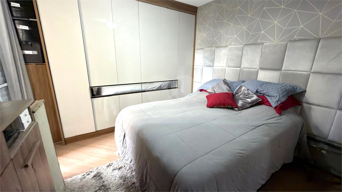 Apartamento à venda com 3 quartos, sendo 1 suíte,  em Vila Paulo Silas, São Paulo, SP