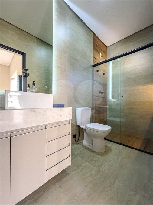 Indaiatuba - Condomínio Milano - Sobrado - 350 m² de terreno - 240 m² de área construída - 4 vagas de garagem, sendo 2 cobertas - Salas de estar e jantar integradas - 3 suítes com closet e varanda no pavimento superior - Escritório no térreo - Espaço gourmet com churrasqueira - Banheiro externo