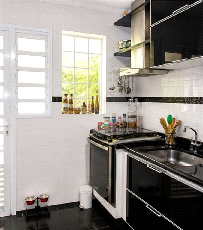 Casa à venda com 3 quartos, sendo 1 suíte, no condomínio Morada do Horto, São Paulo - SP