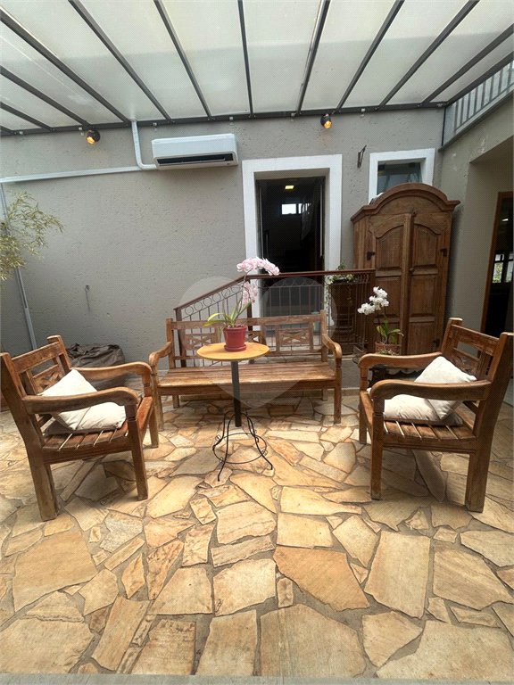 Casa à venda com 3 suítes no condomínio Braziliana, Valinhos - SP