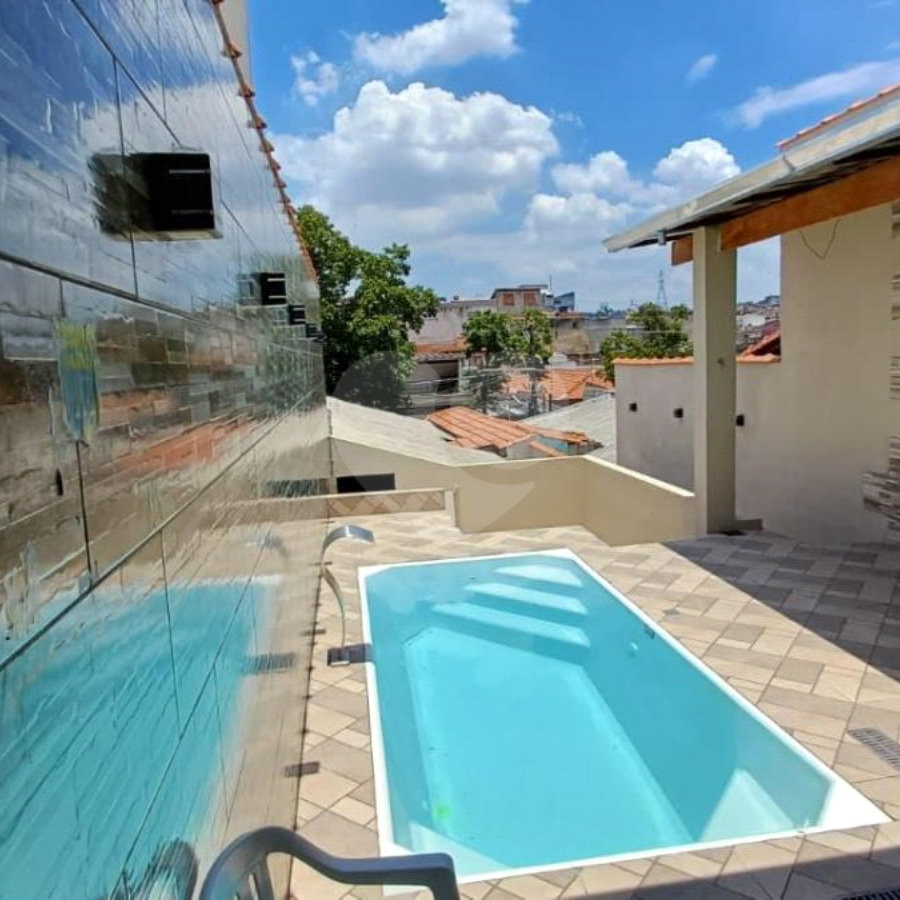 Casa de 2 quartos em Rua Orange, Vila Luzita, Santo André - Venda!