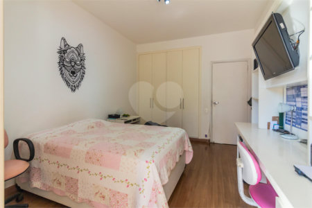 Apartamento à venda com 3 quartos, sendo 1 suíte,  em Santa Cecília, São Paulo, SP