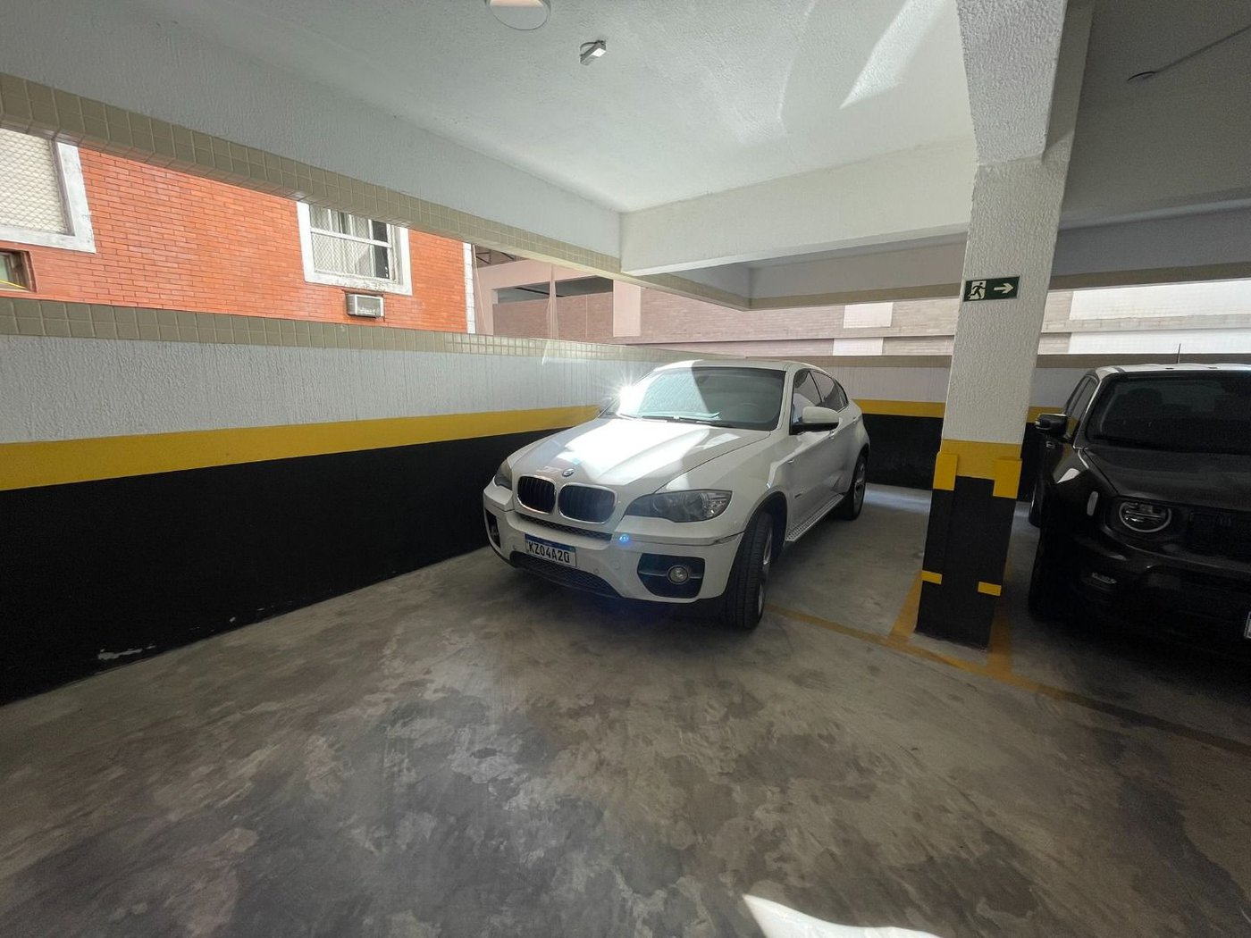 Apartamento 2 dormitórios (1 suíte), porteira fechada, 1 vaga demarcada, no José Menino, Santos