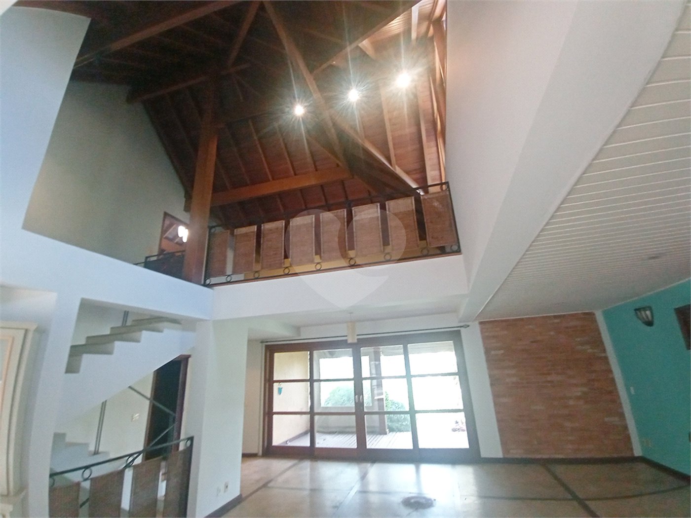 Casa à venda com 3 quartos, sendo 1 suíte,  no condomínio Estância Marambaia, Vinhedo - SP