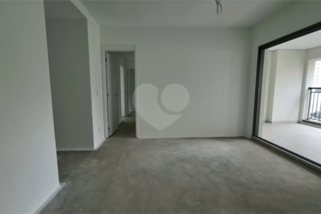 Apartamento à venda com 3 suítes em Vila Pirajussara, São Paulo, SP