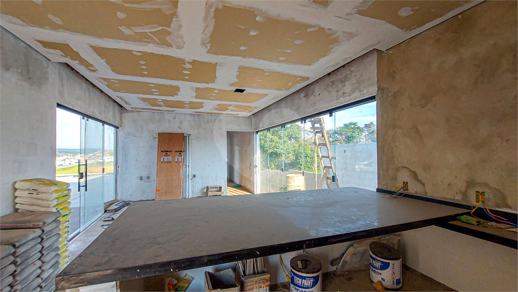 Casa à venda com 3 quartos, sendo 1 suíte, no condomínio Residencial Fazenda Alta Vista, Salto de Pirapora - SP