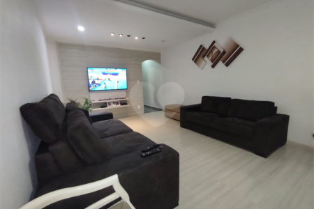 Sobrado à venda com 4 quartos, sendo 2 suítes, em Pedreira, São Paulo, SP