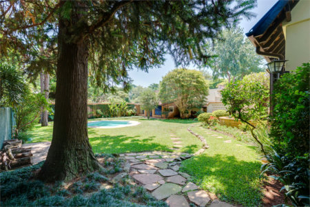 Casa à venda com 4 quartos, sendo 1 suíte, em Alto da Boa Vista, São Paulo, SP