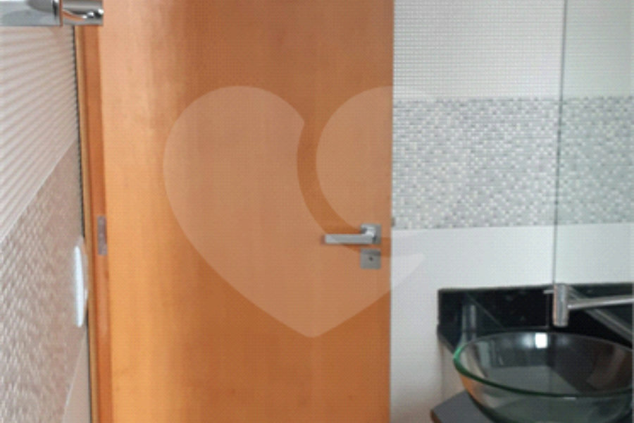Casa à venda ou para alugar com 3 quartos, sendo 2 suítes,  no condomínio Residencial Erika, São Paulo - SP