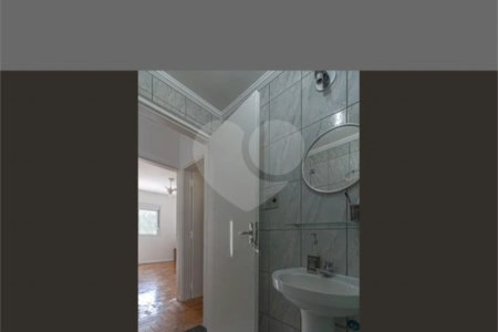 Apartamento à venda com 3 quartos, sendo 1 suíte,  em Aclimação, São Paulo, SP