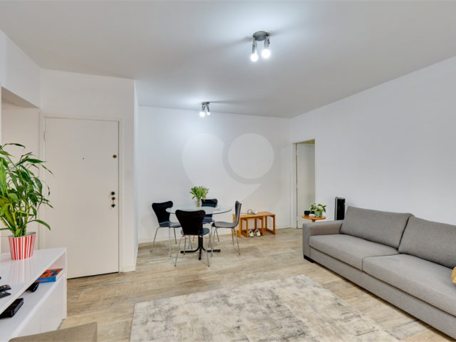 Apartamento à venda com 3 quartos, sendo 1 suíte,  em Vila Olímpia, São Paulo, SP