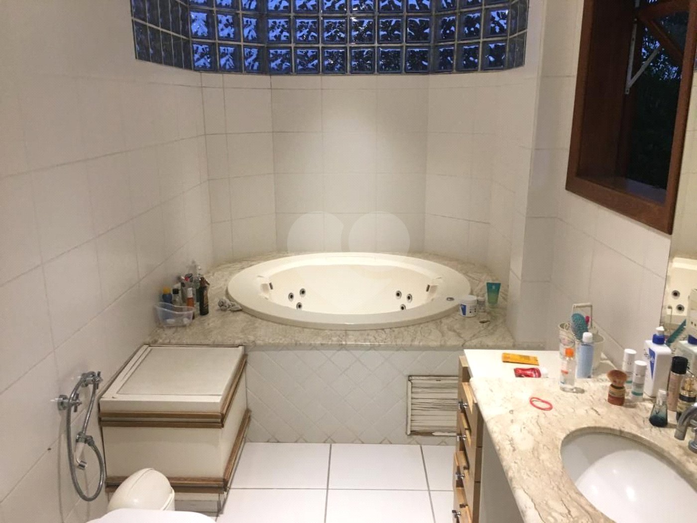 Casa à venda com 3 suítes no condomínio Lago Azul Residencial e Golfe, Araçoiaba da Serra - SP