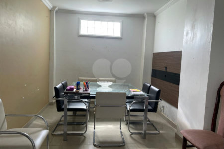 Sobrado à venda com 4 quartos, sendo 2 suítes, em Jardim Marajoara, São Paulo, SP