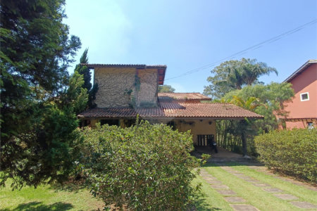 Casa à venda com 4 quartos, sendo 3 suítes, no condomínio Patrimônio do Carmo, São Roque - SP