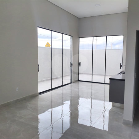 Casa à venda com 3 quartos, sendo 1 suíte,  no condomínio Tivolli, Itapetininga - SP