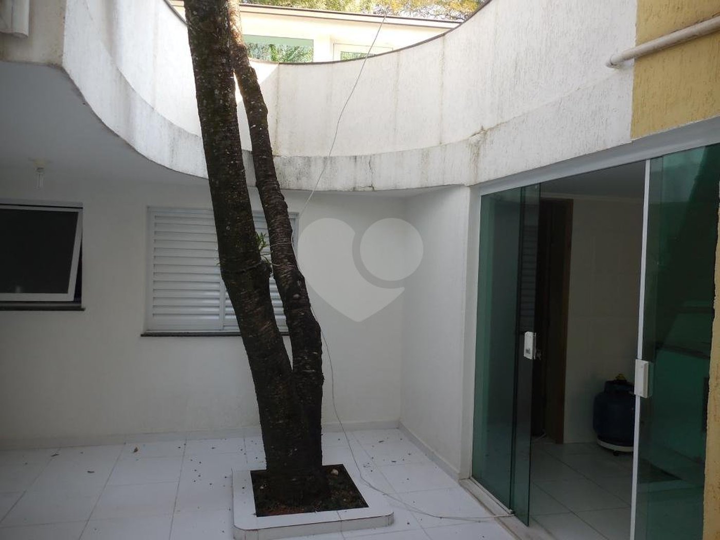 Casa Térrea à venda com 3 suítes em Horto, São Paulo, SP