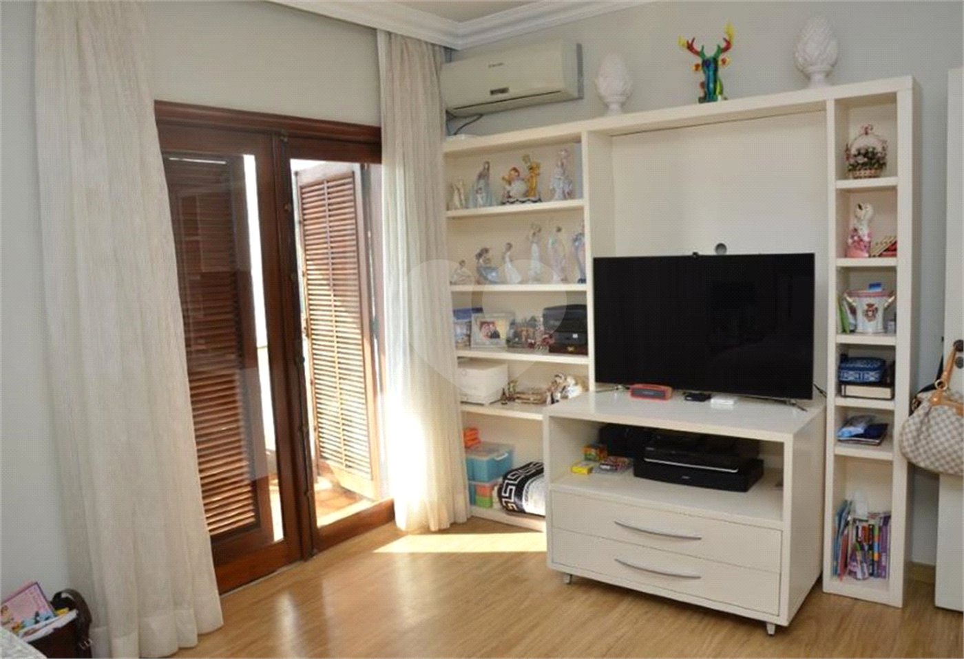 Casa à venda com 8 quartos, sendo 5 suítes, em Serra da Cantareira, Mairiporã, SP