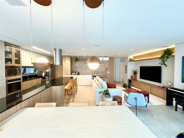 Apartamento à venda com 3 suítes em Moema, São Paulo, SP