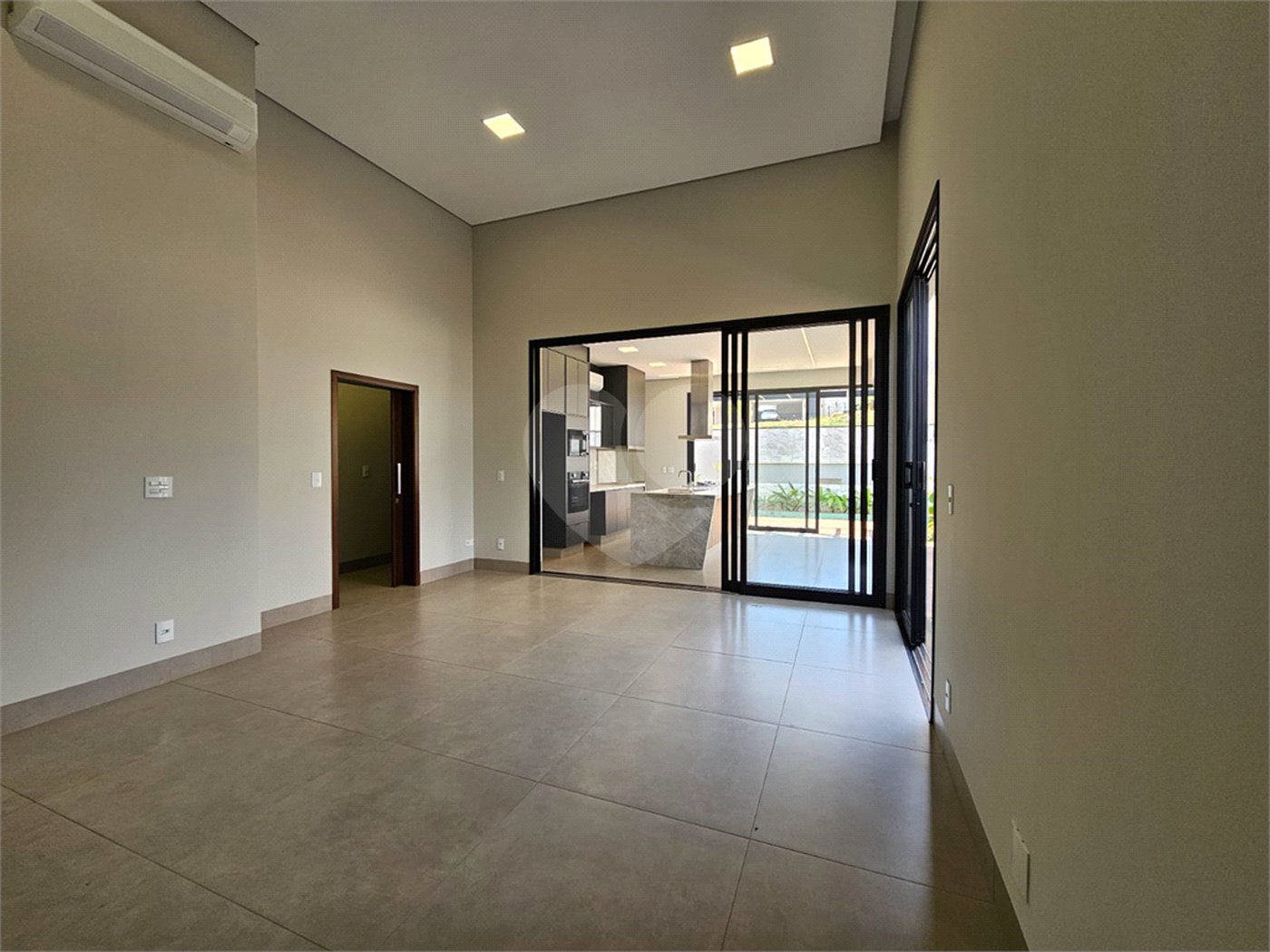 Casa à venda com 4 suítes no condomínio Residencial Terras de Siena, Ribeirão Preto - SP