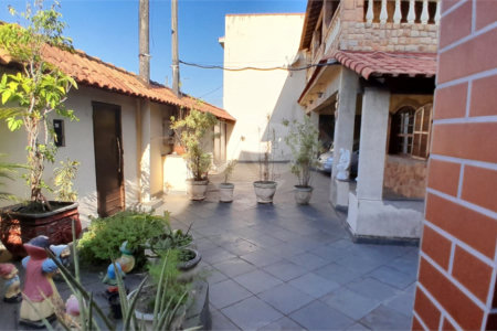 Casa à venda com 4 quartos, sendo 1 suíte, em Bangu, Rio de Janeiro, RJ