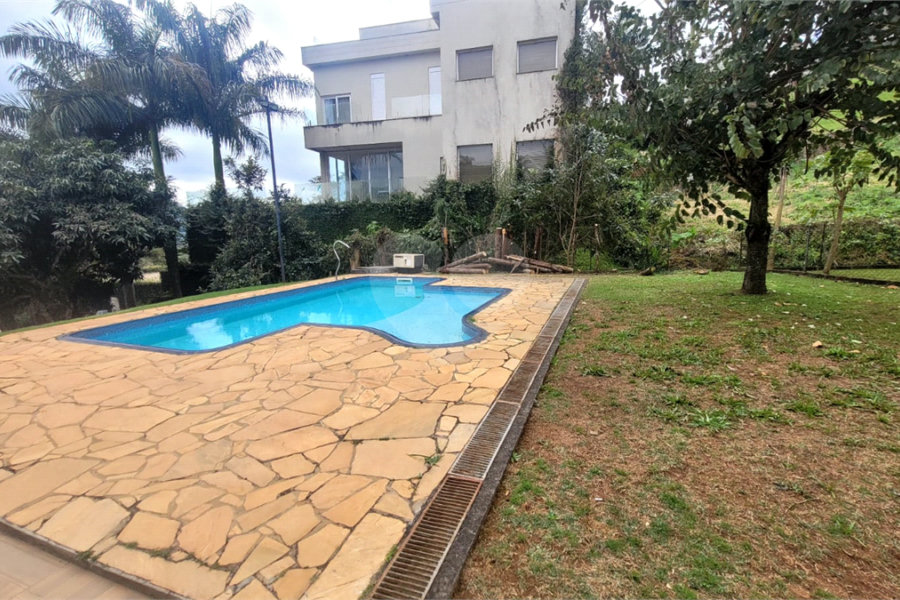 Casa à venda com 3 suítes no condomínio Suíça da Cantareira, Mairiporã - SP