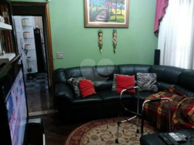 Sobrado à venda com 4 quartos, sendo 2 suítes,  em Penha, São Paulo, SP