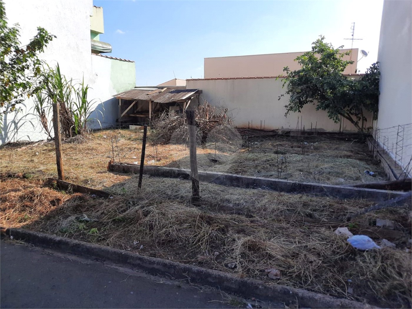 Terreno com 125 m² .