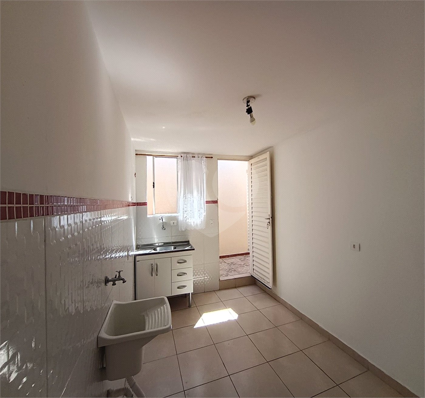 Casa para alugar com 1 quarto no condomínio Cond R Claudio Rodrigues Lopes, São Paulo - SP
