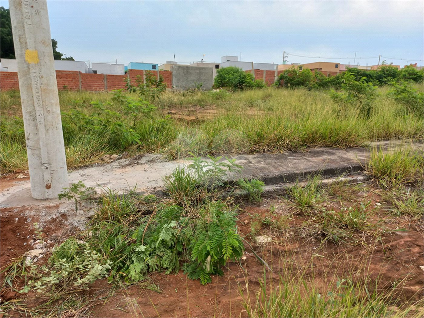 Terreno plano dispondo de 150,00 m² de área total