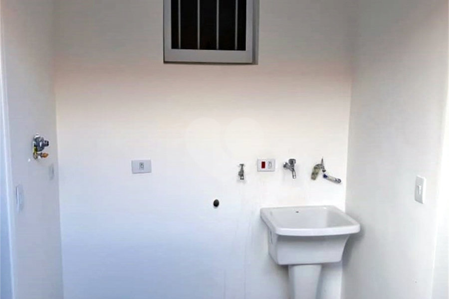 Sobrado à venda com 4 quartos, sendo 3 suítes,  em Tremembé, São Paulo, SP