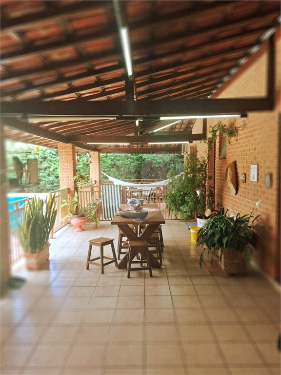 Casa à venda com 3 quartos, sendo 1 suíte, no condomínio Acmti - Colinas do Mosteiro, Terras de Itaici e Recanto dos Pássaros, Indaiatuba - SP