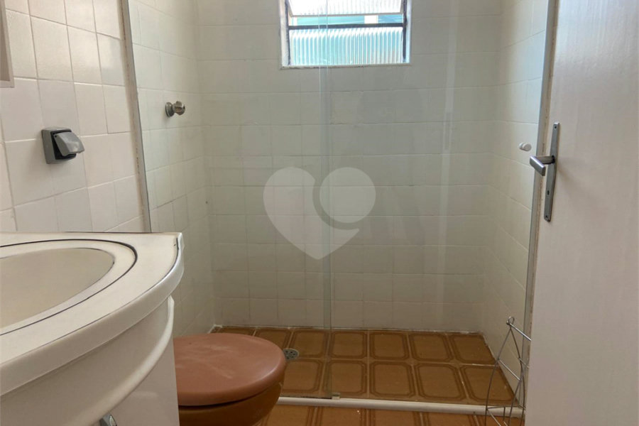 Sobrado à venda com 3 quartos, sendo 1 suíte, em Parque Maria Domitila, São Paulo, SP
