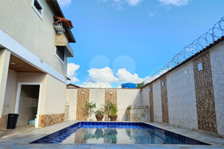 Casa à venda com 5 quartos, sendo 3 suítes,  no condomínio Colinas do Magarça, Rio de Janeiro - RJ