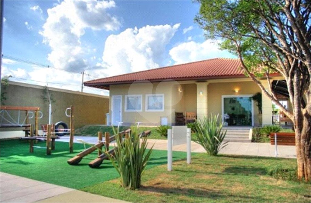 Casa à venda com 3 quartos, sendo 1 suíte,  no condomínio Vila Aracoara, Araraquara - SP