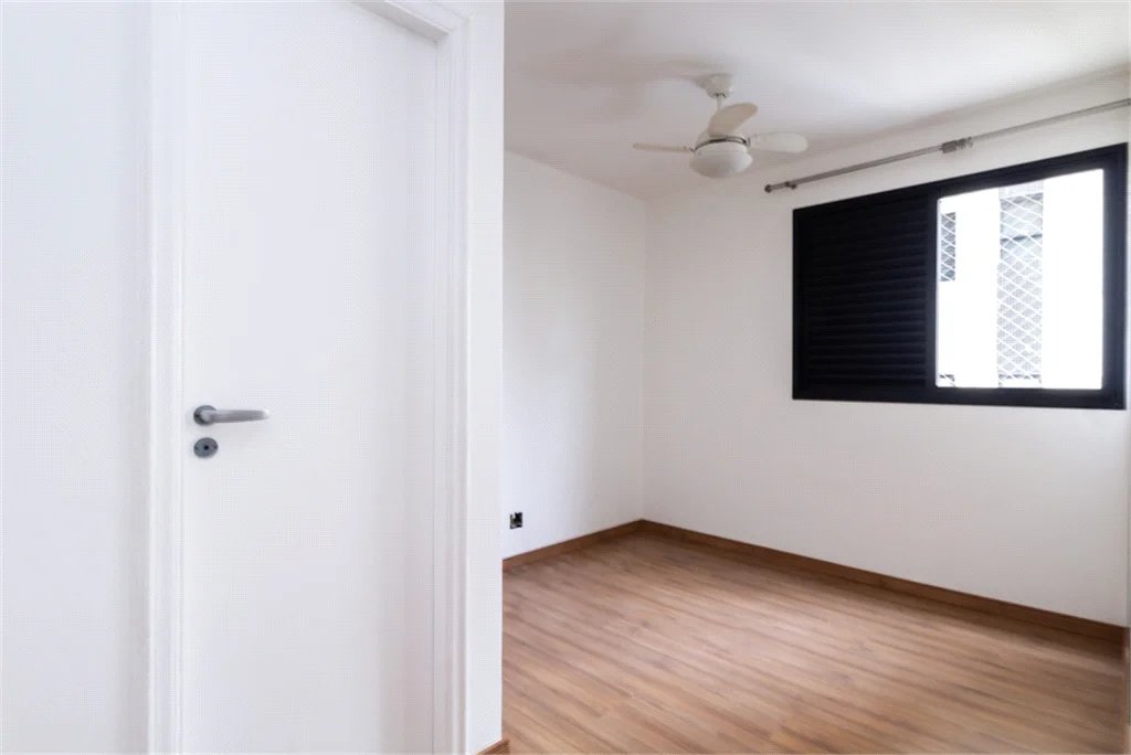 Apartamento à venda com 4 quartos, sendo 2 suítes,  em Vila Hamburguesa, São Paulo, SP