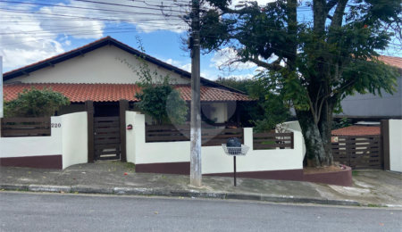 Casa à venda com 4 quartos, sendo 3 suítes, em Vila Áurea, Poá, SP