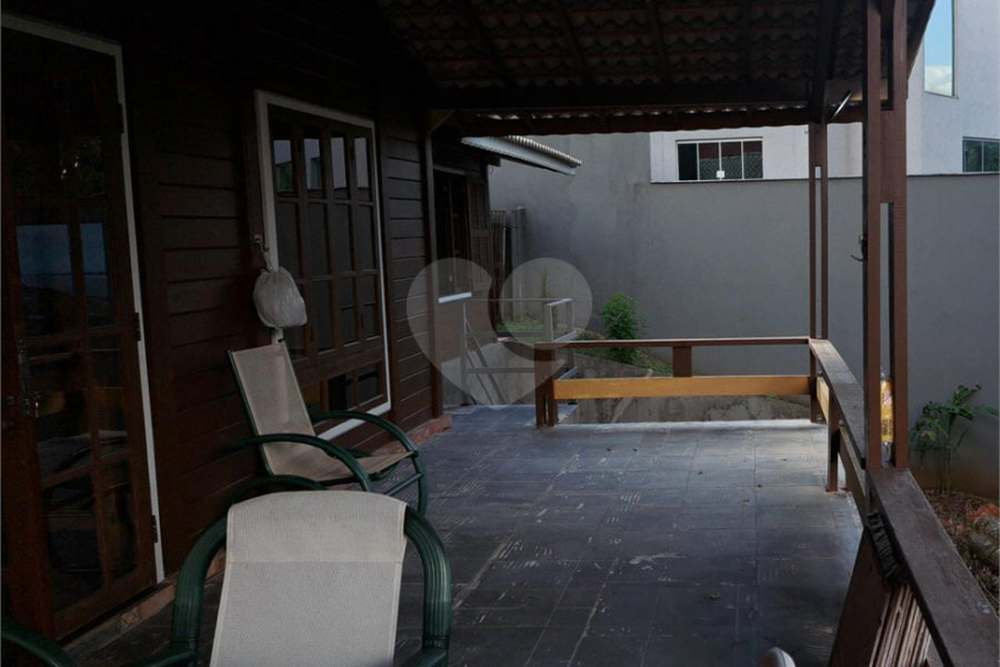 Casa à venda com 3 quartos, sendo 1 suíte, no condomínio Alpes da Cantareira, Mairiporã - SP