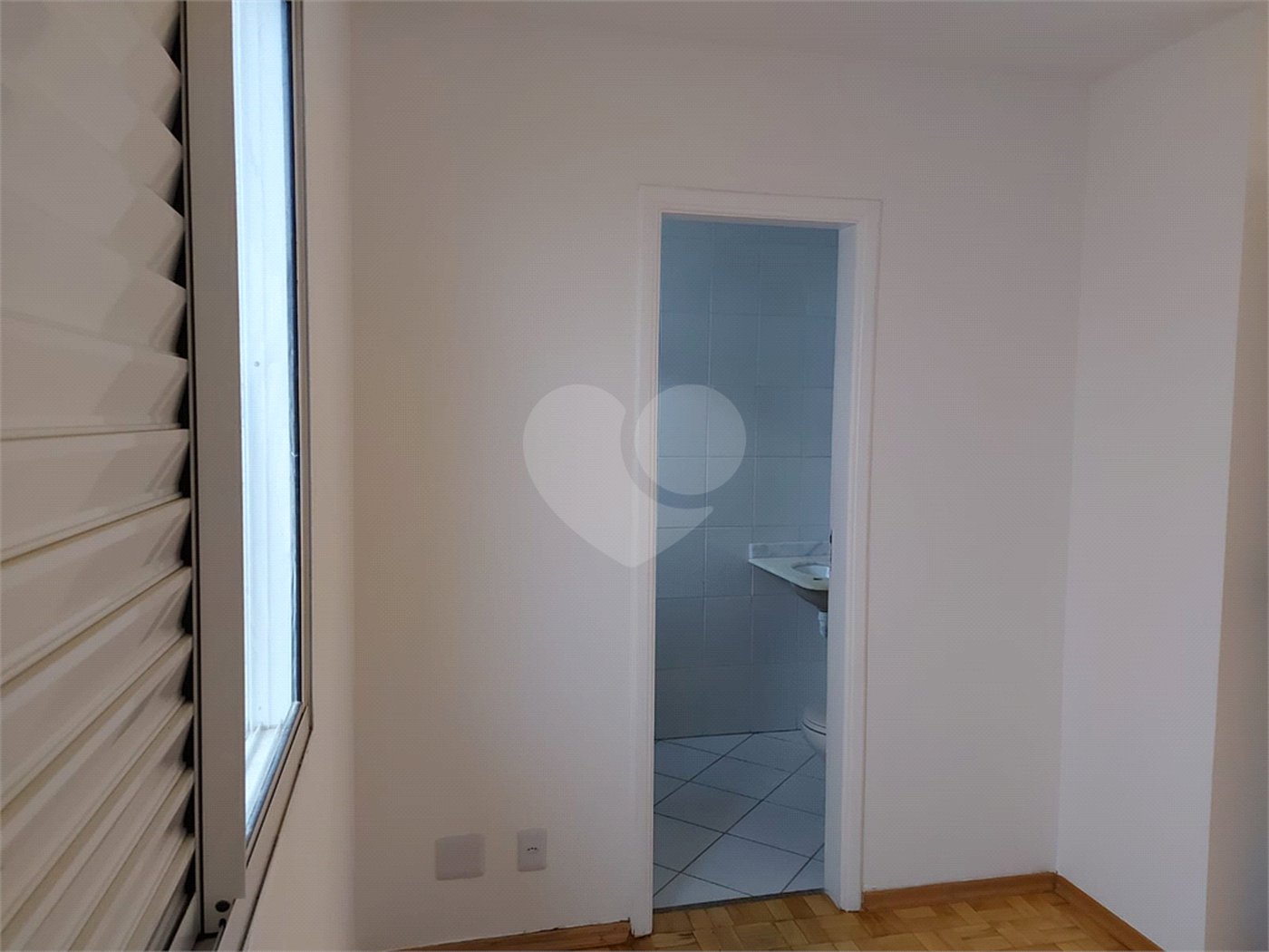 Casa à venda com 3 quartos, sendo 1 suíte, no condomínio Vila das Macieiras, São Paulo - SP