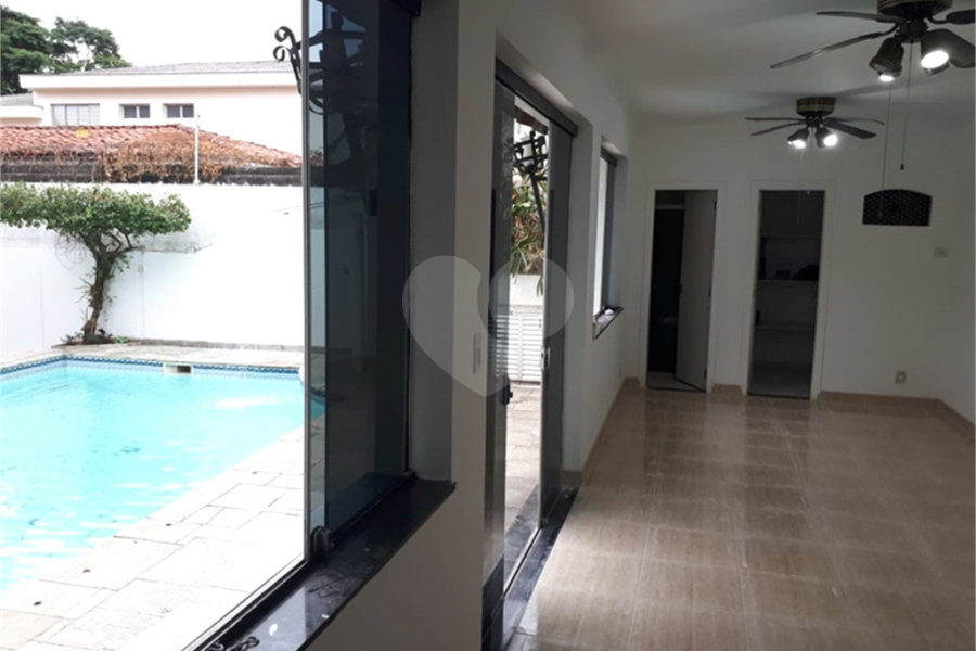 Sobrado à venda com 5 quartos, sendo 3 suítes, em Tremembé, São Paulo, SP