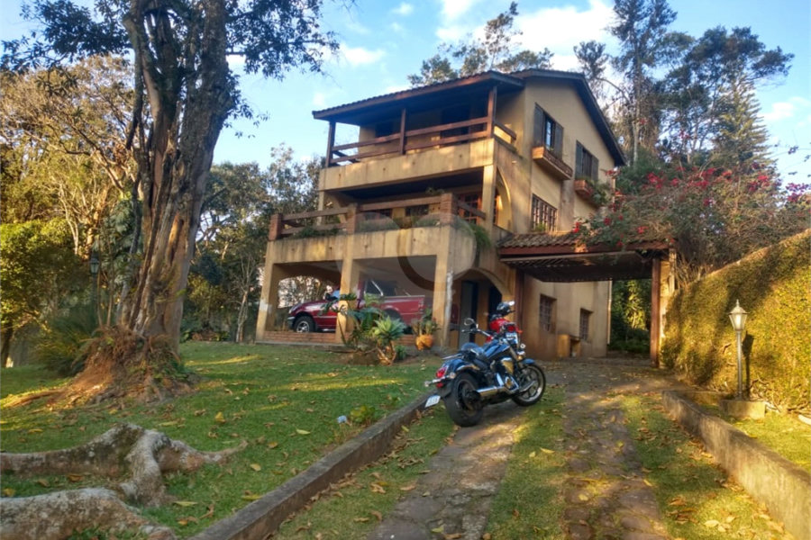 Casa à venda com 3 quartos, sendo 1 suíte, no condomínio Jardim da Monntanha Ii, Mairiporã - SP