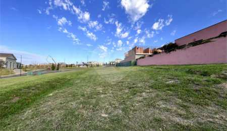 Terreno à venda no condomínio Villa dos Pinheiros, Indaiatuba - SP