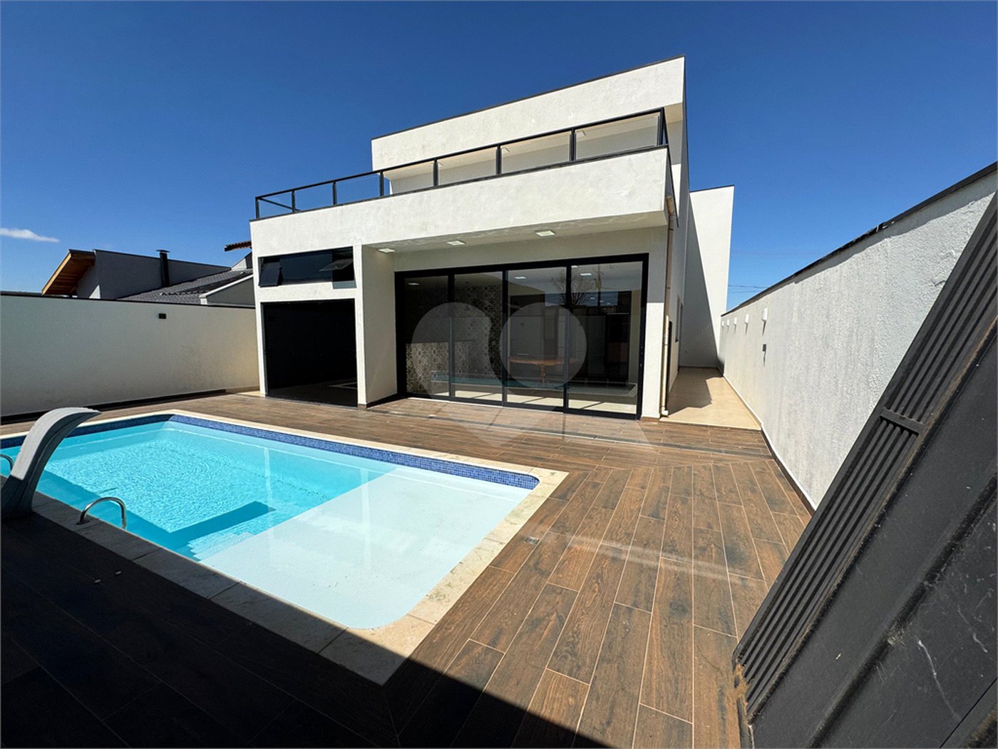 Casa à venda com 5 quartos, sendo 4 suítes, no condomínio Golden Ville, Itapetininga - SP