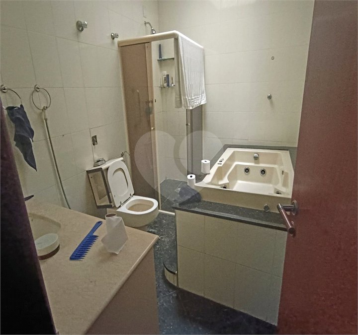 SOBRADO DE 426,0 M² COM 04 SUITES, SALÃO DE FESTAS, 06 VAGAS,06 BANHEIROS E PISCINA PARA LOCAÇÃO OU VENDA NO BARRO BRANCO