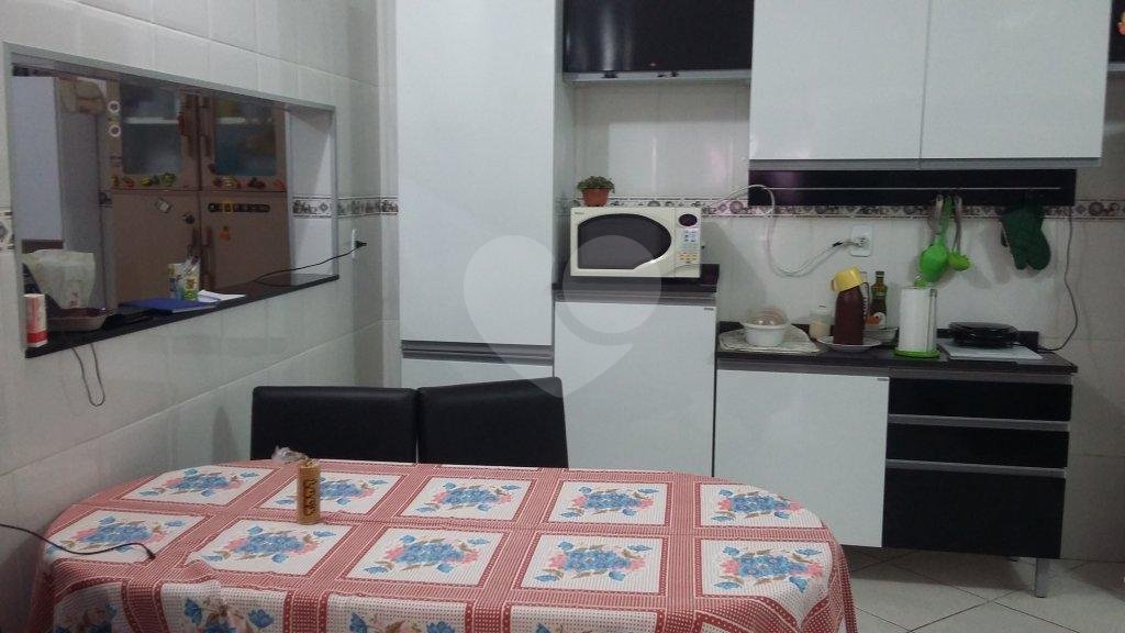 Sobrado à venda com 3 quartos em Parque Peruche, São Paulo, SP