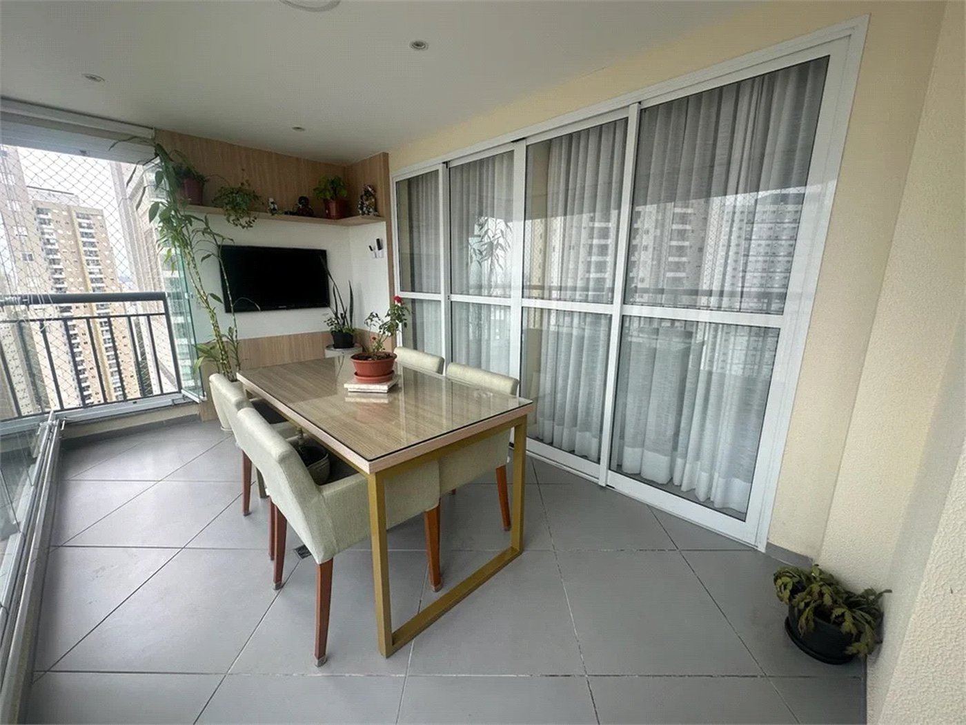 Apartamento à venda com 3 quartos, sendo 1 suíte,  em Vila Andrade, São Paulo, SP