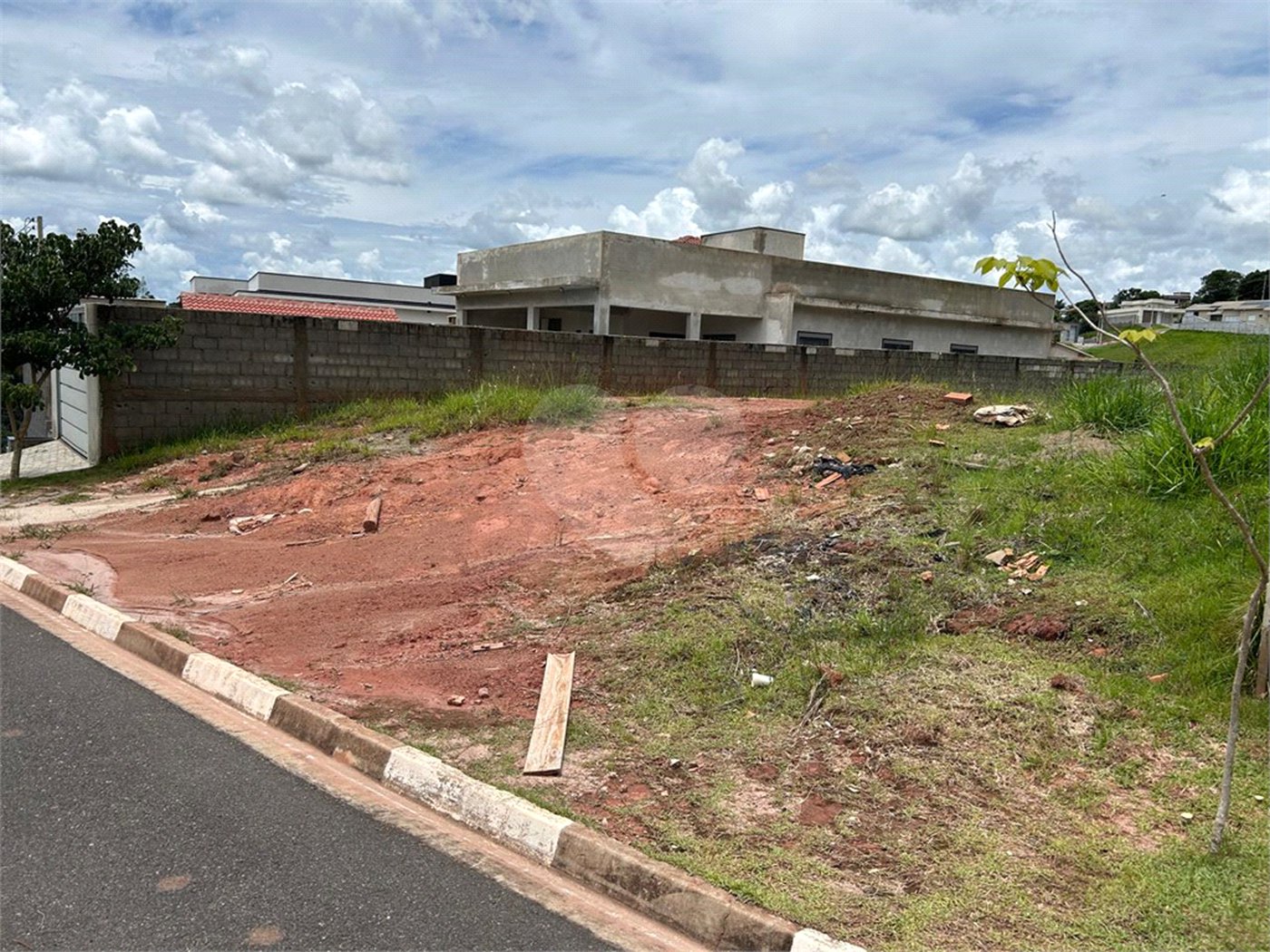 Terreno à venda no condomínio Altos da Floresta, Bom Jesus dos Perdões - SP